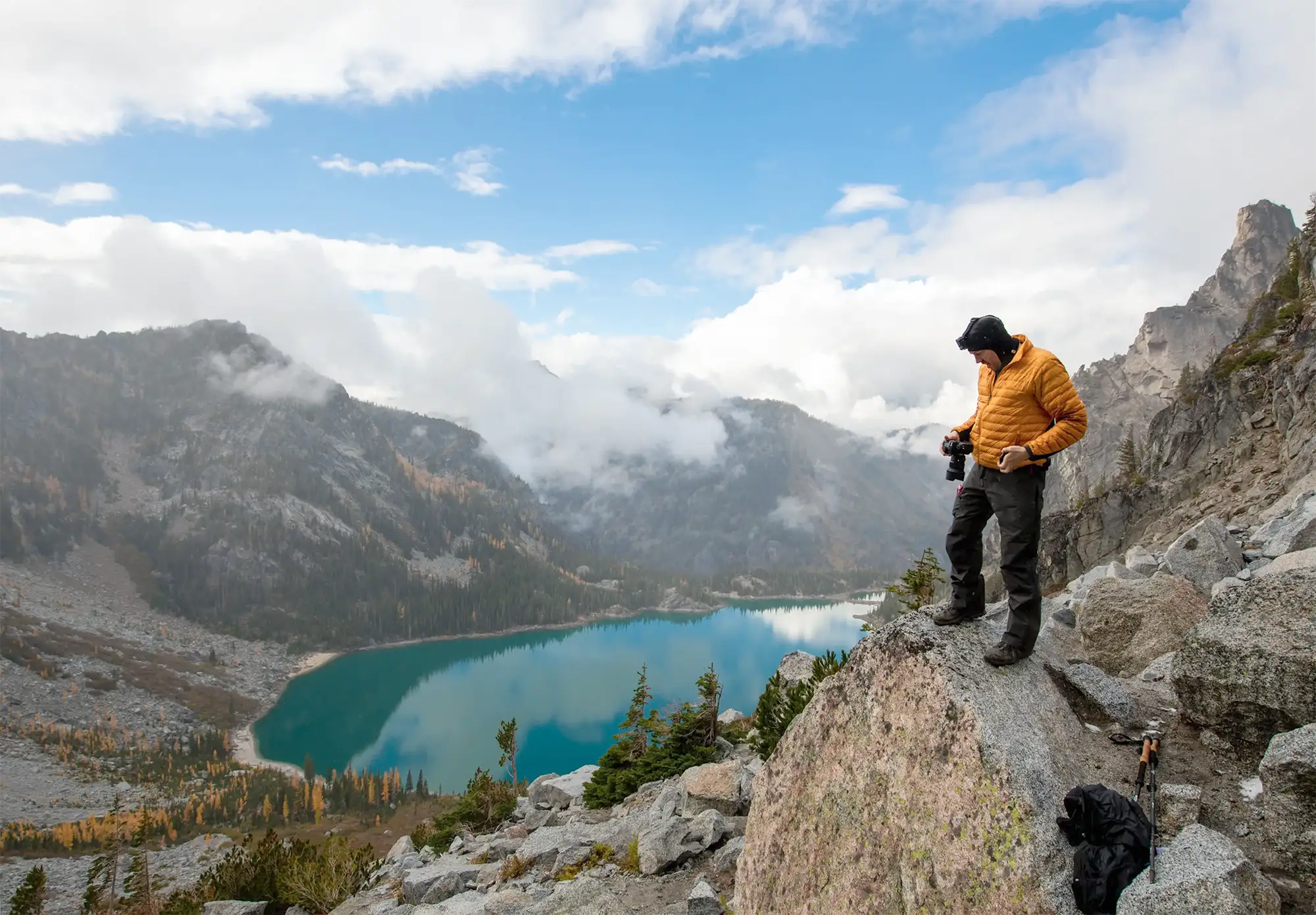 Sean Hoyt standing on Aasgard Pass preparing to photograph Dragontail Peak. Photo by Chris Fabregas. 